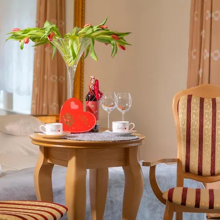 Murena I Restauracja Szálloda Ustronie Morskie