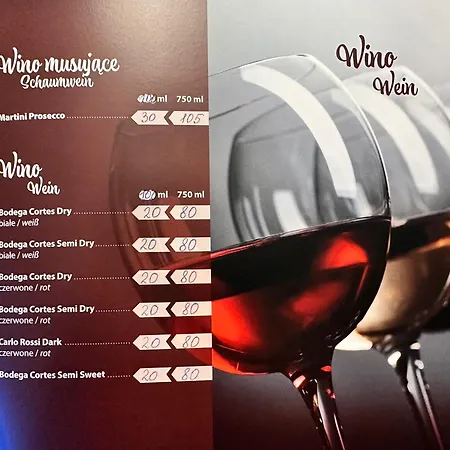 Murena I Restauracja 酒店 尤斯托尼莫斯基